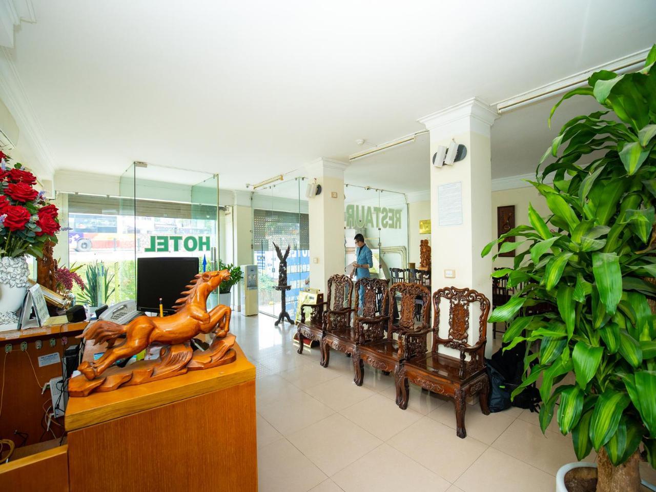Ho Sen Xanh Hotel Hanoj Exteriér fotografie